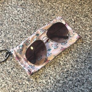 Aviator Sunglasses with Cloth Case